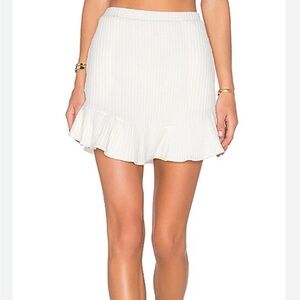 Skirt with elastic waistband and side pockets. Fully lined.